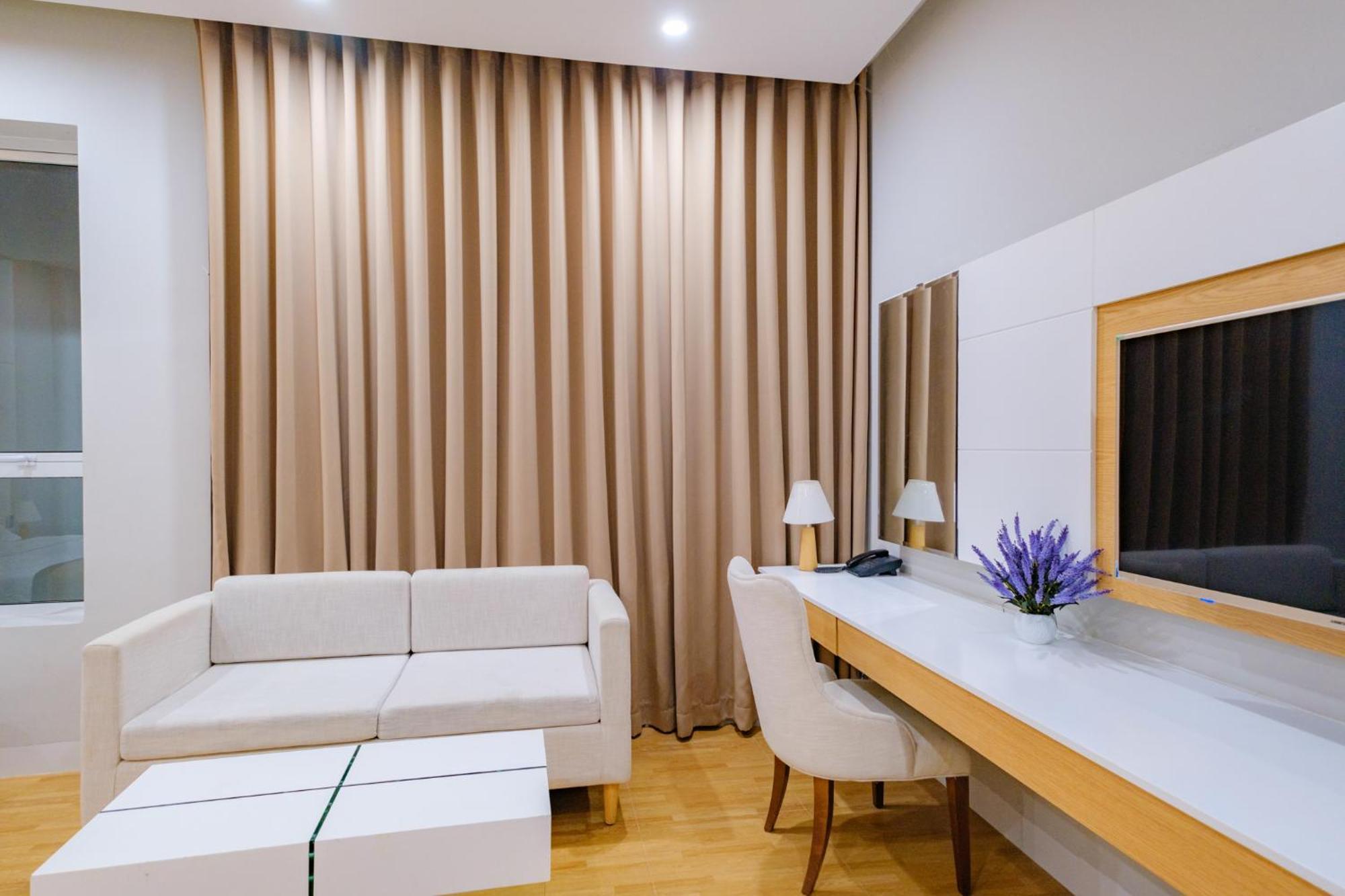 Khach San Minh Long Hotel Tuy Hoa Exterior photo